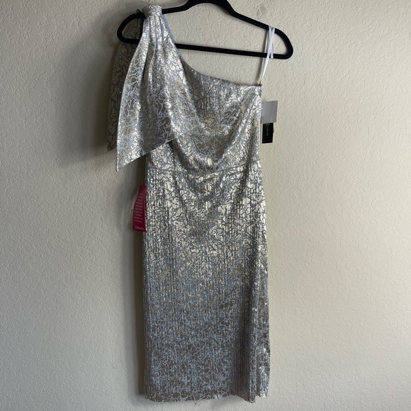Betsy & Adam Metallic One Shoulder Crinkle Foil Dress Bow Sash Size 4 NWT - Picture 2 of 10